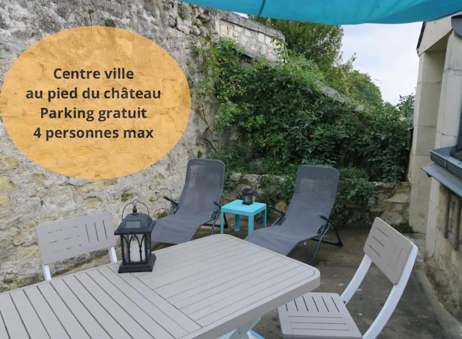 Appartement Des Hirondelles , Au Pied Du Chateau 시농 외부 사진